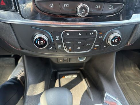 Used 2023 Chevrolet Traverse RS FWD image 12