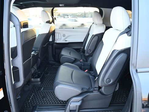 Used 2025 Toyota Sienna XSE image 34