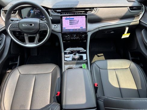 New 2025 Jeep Grand Cherokee L Limited w/ Black Appearance Package image 10