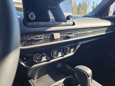 Certified 2025 Honda HR-V Sport image 23