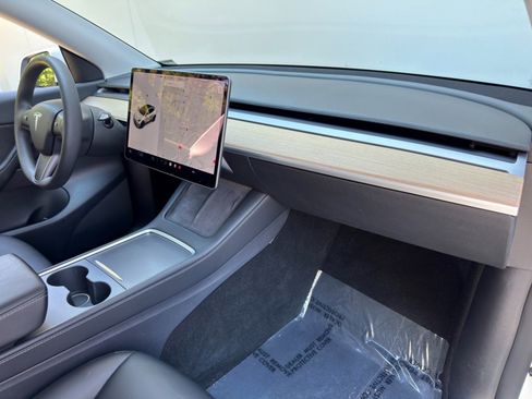 Used 2021 Tesla Model Y Long Range AWD/4WD image 14