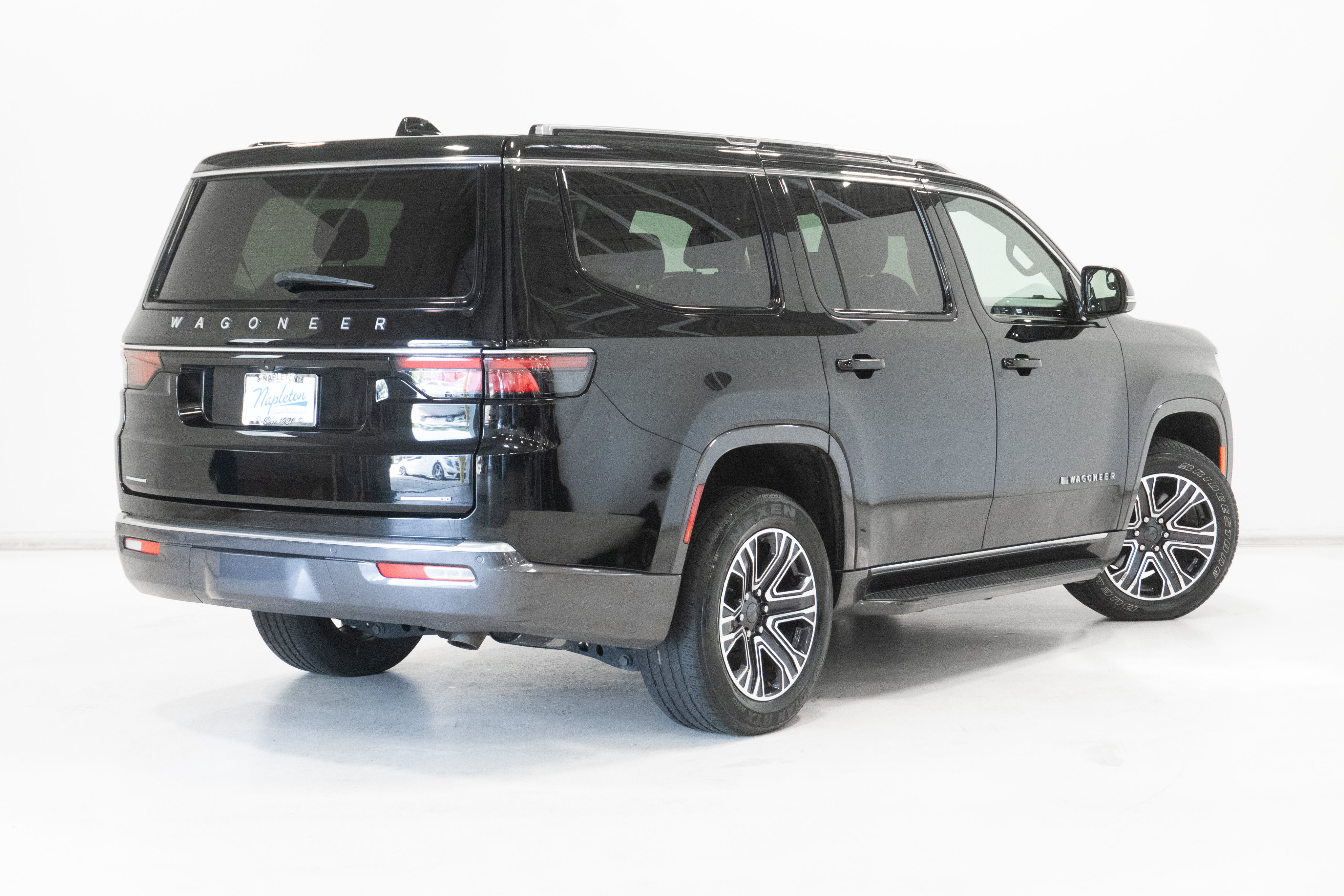Used 2022 Jeep Wagoneer Series III w/ Rear Seat Video Group 1 AWD/4WD image 30