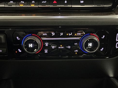 New 2026 Chevrolet Silverado 1500 RST w/ Dark Appearance Package AWD/4WD image 17