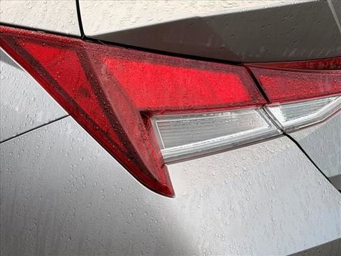 Used 2023 Hyundai Elantra SEL FWD image 10