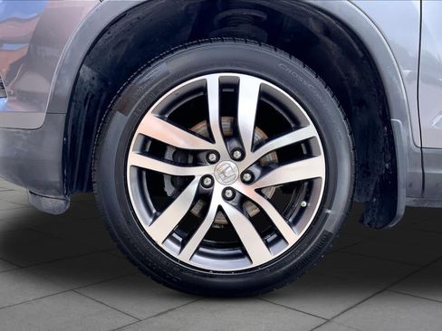 Used 2017 Honda Pilot Touring image 11