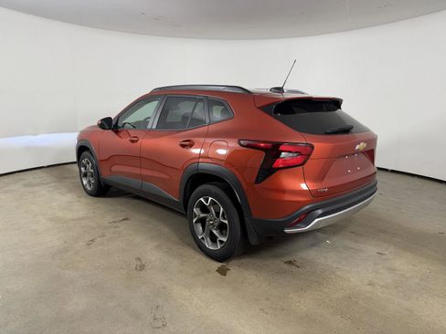 Used 2024 Chevrolet Trax LT w/ Driver Confidence Package image 10