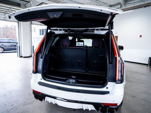 Used 2023 Cadillac Escalade V w/ LPO, ONYX Package image 64