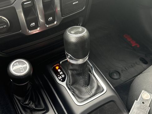 Used 2021 Jeep Wrangler Sport AWD/4WD image 15