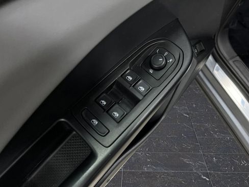 Used 2023 Volkswagen Taos SE w/ Black Wheel Package image 26