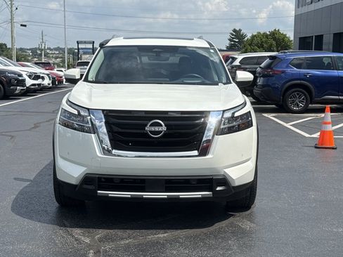 Certified 2024 Nissan Pathfinder Platinum AWD/4WD image 16