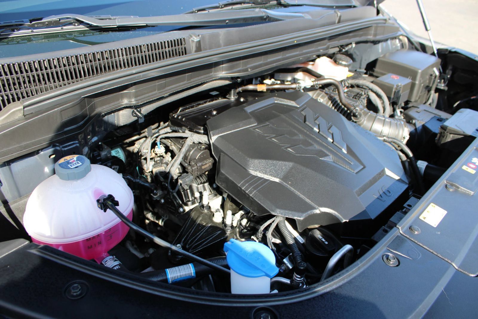Used 2025 Kia Carnival FWD image 32