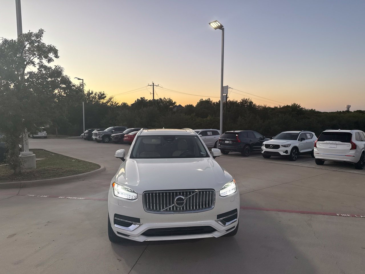 Used 2024 Volvo XC90 T8 Ultimate w/ Protection Package Premier AWD/4WD image 3