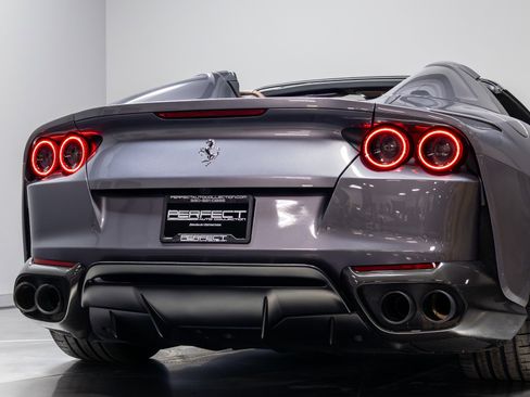 Used 2021 Ferrari 812 GTS image 81