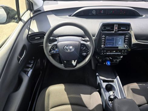 Used 2020 Toyota Prius LE AWD/4WD image 2