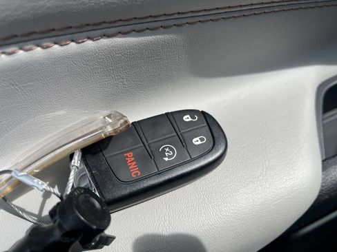 Used 2025 Jeep Compass Limited AWD/4WD image 25