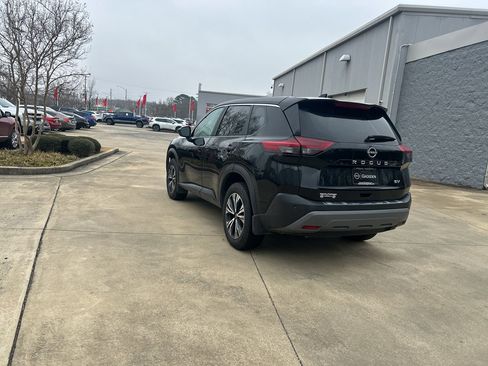 Used 2023 Nissan Rogue SV image 5