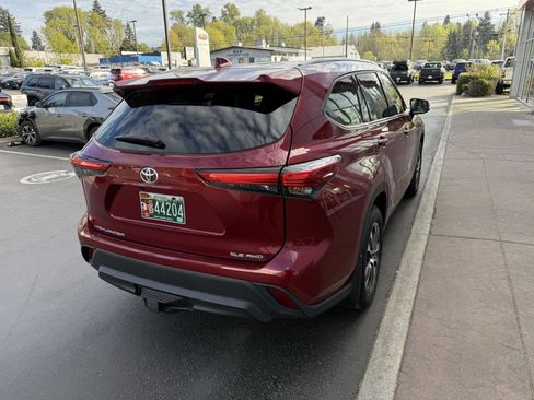 Used 2022 Toyota Highlander XLE image 5