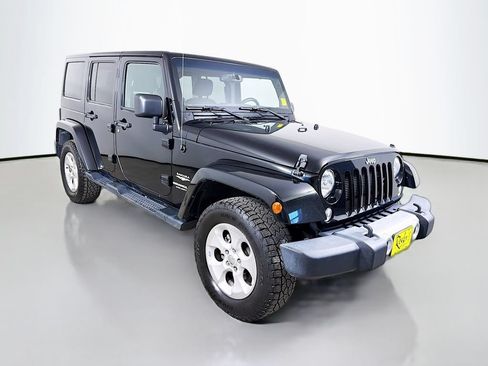 Used 2015 Jeep Wrangler Unlimited Sahara AWD/4WD image 4