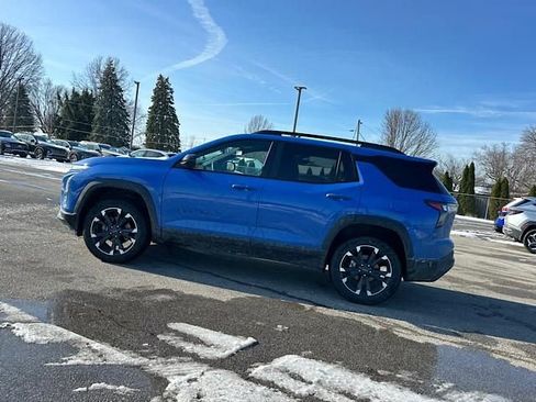 Used 2025 Chevrolet Equinox RS image 3