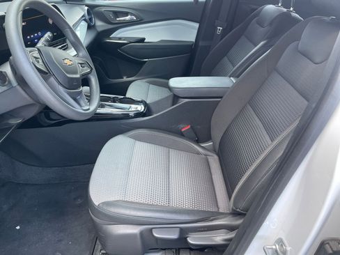 Used 2025 Chevrolet Trax LT image 25