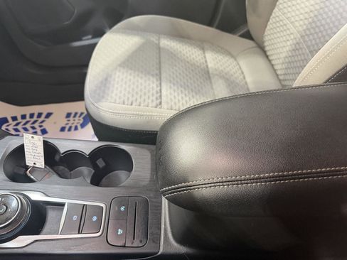 Used 2022 Ford Escape SE AWD/4WD image 19