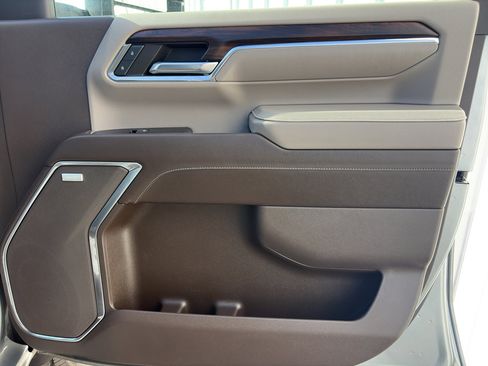 Used 2024 GMC Sierra 3500 SLT w/ SLT Premium Package image 28