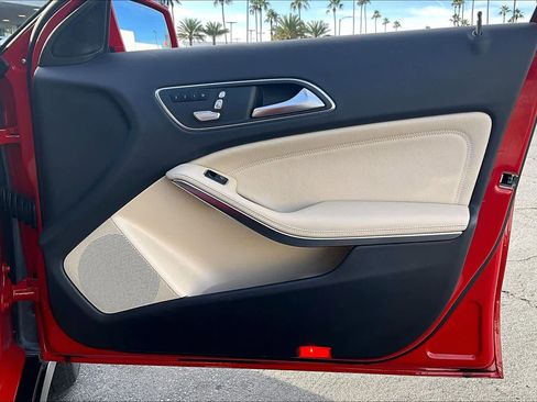 Used 2019 Mercedes-Benz GLA 250 4MATIC image 22