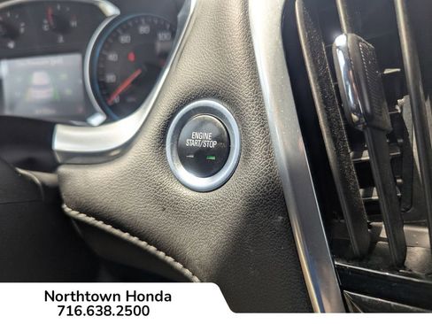 Used 2022 Chevrolet Traverse LT image 19