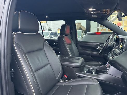 Used 2022 GMC Yukon XL SLT w/ SLT Premium Package image 19