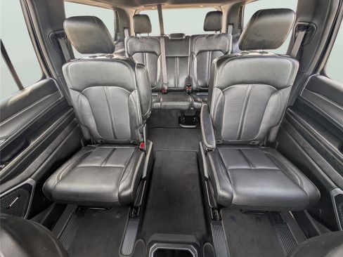 Used 2023 Jeep Wagoneer Series II AWD/4WD image 21