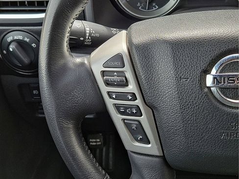 Used 2019 Nissan Titan SV w/ SV Convenience Package image 19