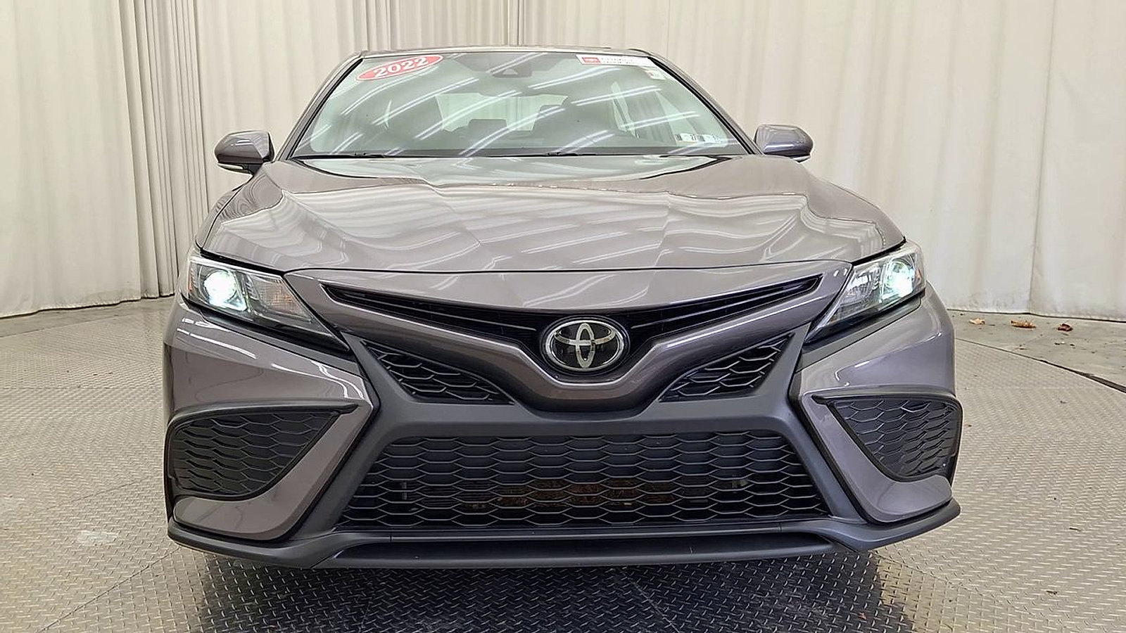 Certified 2022 Toyota Camry SE w/ Cold Weather Package AWD/4WD image 10