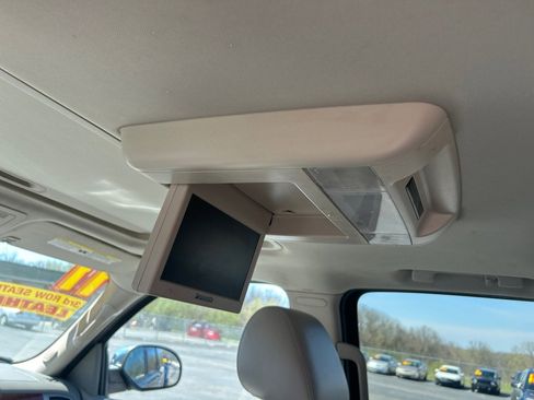 Used 2011 Chevrolet Suburban LTZ image 16