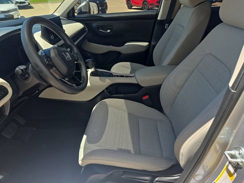 Used 2025 Honda HR-V LX image 11
