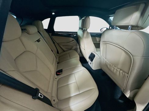 Certified 2023 Porsche Macan image 29