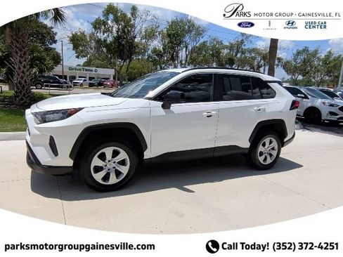 Used 2021 Toyota RAV4 LE FWD image 9