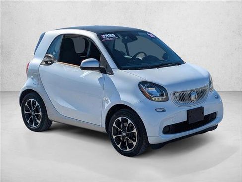 Used 2016 smart fortwo pure image 3