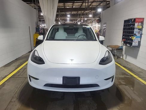 Used 2023 Tesla Model Y Long Range AWD/4WD image 2