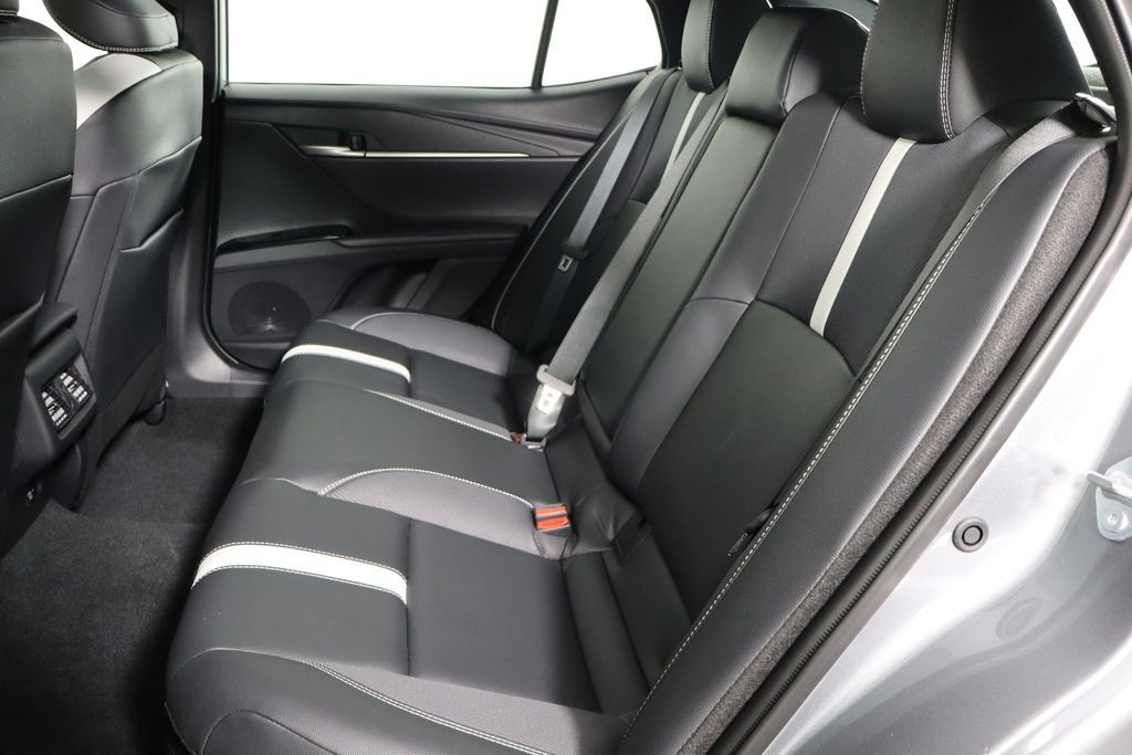 Used 2026 Toyota Camry SE w/ Convenience Package FWD image 16