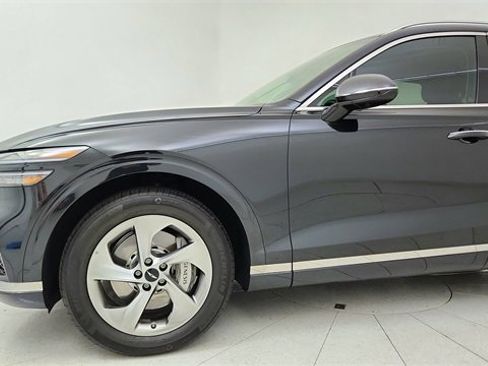 Used 2026 Genesis GV70 2.5T Select image 10