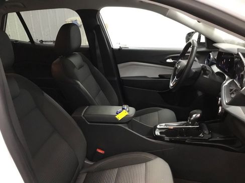 Used 2024 Chevrolet Trax LT w/ Driver Confidence Package image 38