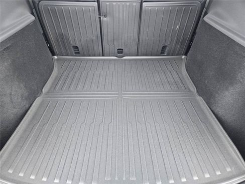 Used 2026 Tesla Model Y 2WD image 30