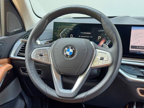 Used 2025 BMW X7 xDrive40i AWD/4WD image 23