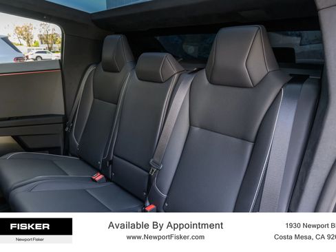Used 2024 Tesla Cybertruck AWD Crew Cab image 21