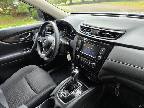 Used 2018 Nissan Rogue S image 11