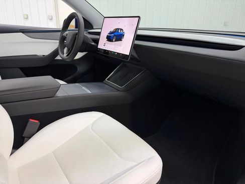 Used 2026 Tesla Model Y AWD image 14