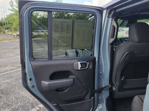 Used 2026 Jeep Gladiator Mojave AWD/4WD image 13