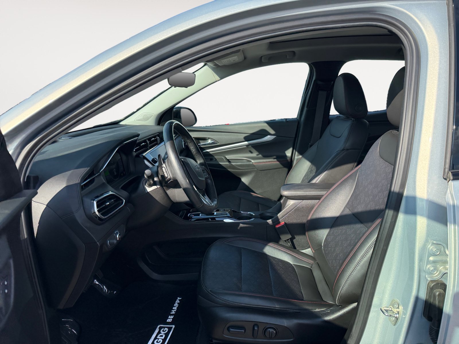 Used 2023 Chevrolet Bolt EUV Premier w/ Sun & Sound Package FWD image 10