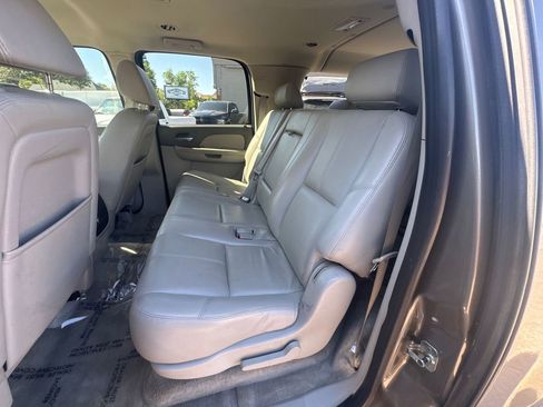 Used 2007 Chevrolet Suburban 2500 LT w/ LT Preferred Equipment Group AWD/4WD image 13
