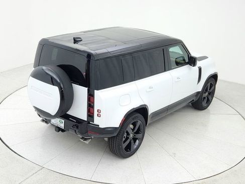Used 2025 Land Rover Defender 110 X-Dynamic SE image 14